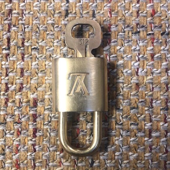 Louis Vuitton LV Gold Padlock Lock & Key 312 - Picture 9 of 13